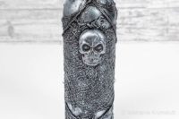Flaska med döskalle, handgjord i mixed media