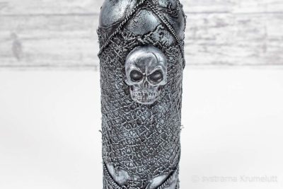 Flaska med döskalle, handgjord i mixed media