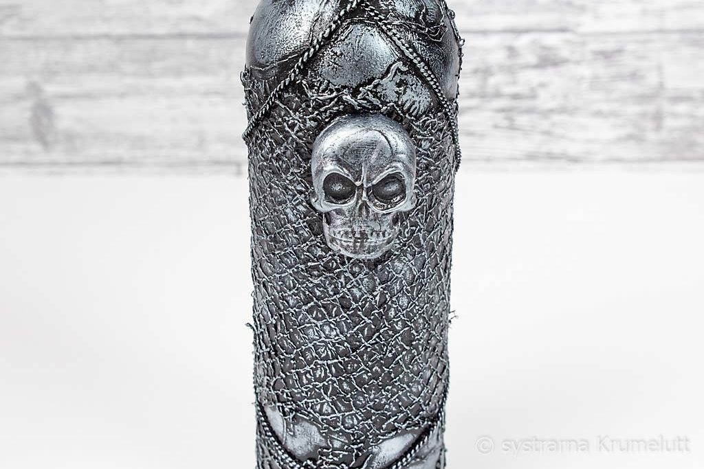 Flaska med döskalle, handgjord i mixed media